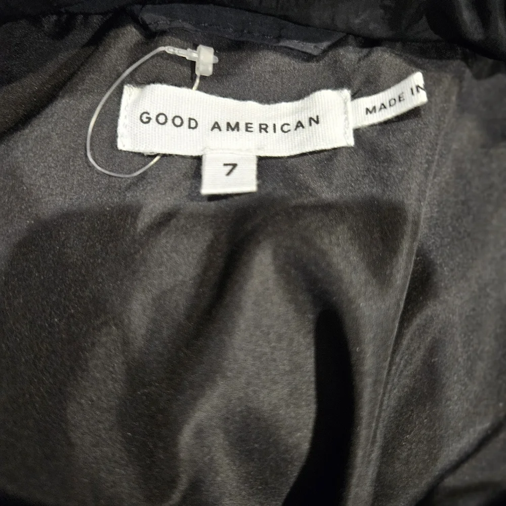 Good American Cropped Hooded Puffer Jacket SZ 7(4XL) - Picture 3 of 6